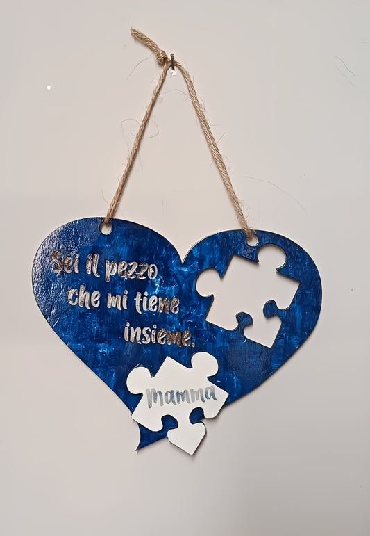 Blue heart-shaped hanging sign with Italian text, puzzle pieces, and 'Mamma' inscription