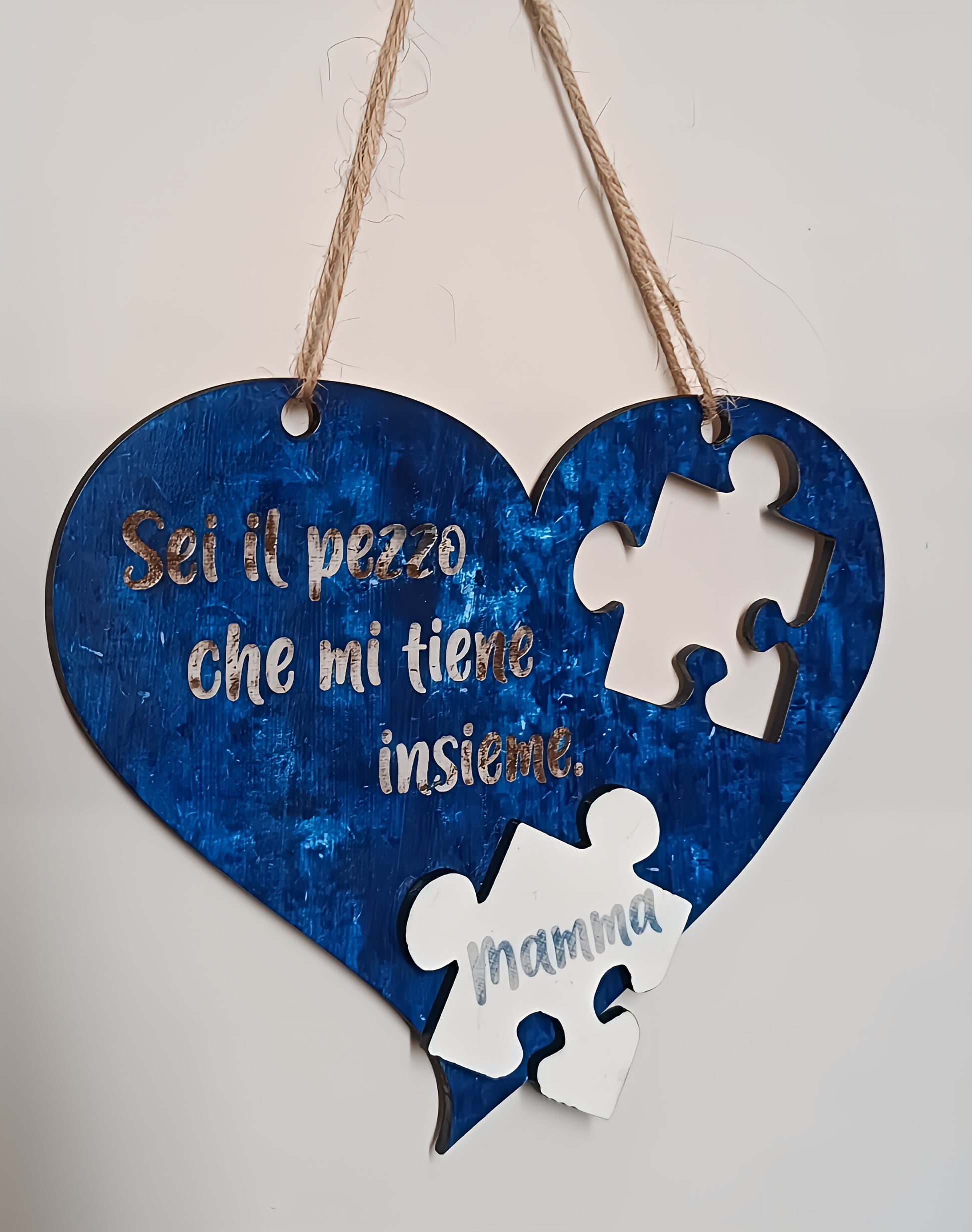 Blue heart-shaped plaque with puzzle pieces, Italian text, 'mamma' gift decor