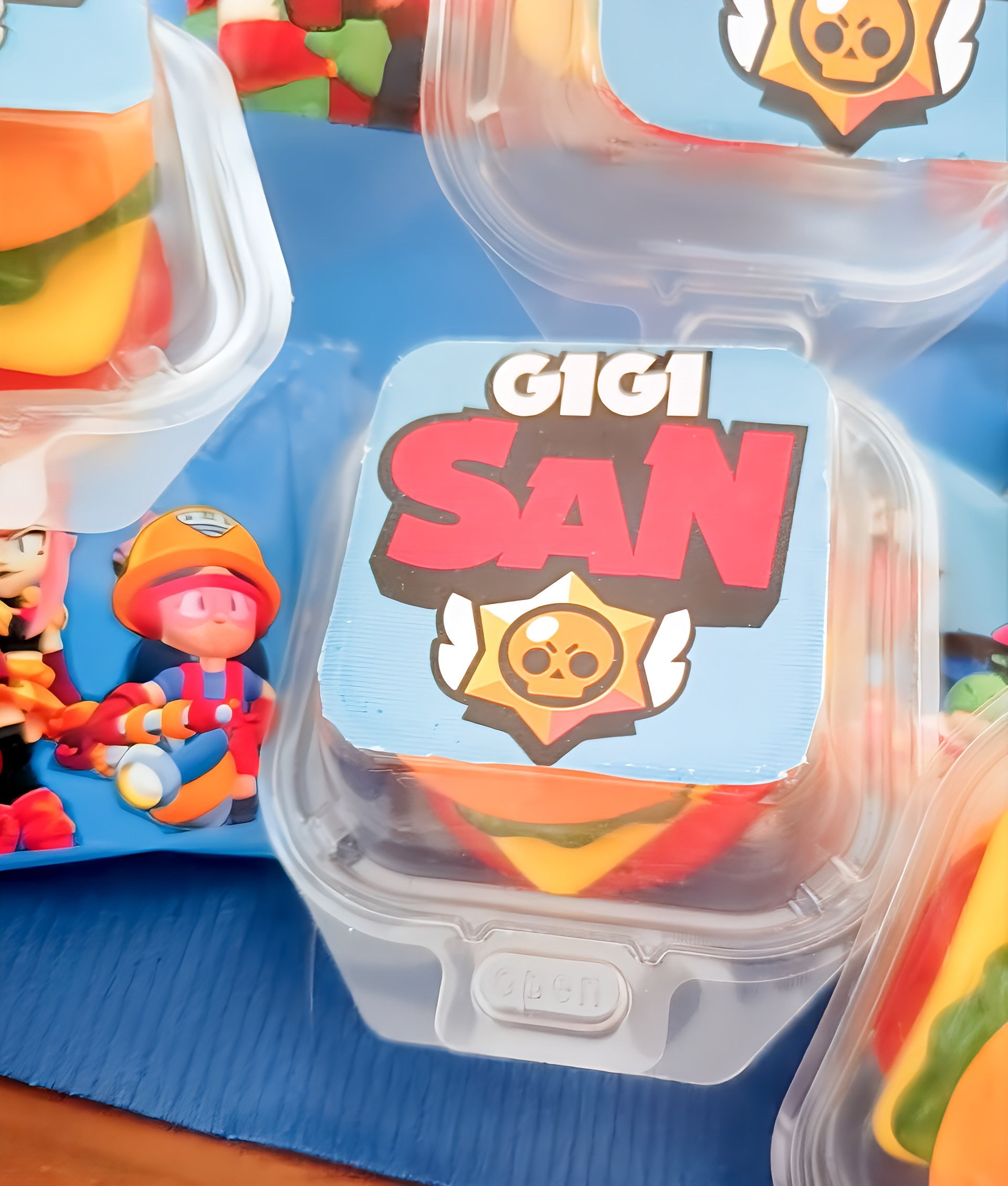Brawl Stars themed party favor box labeled 'GIGI SAN' with cartoon figures and candy